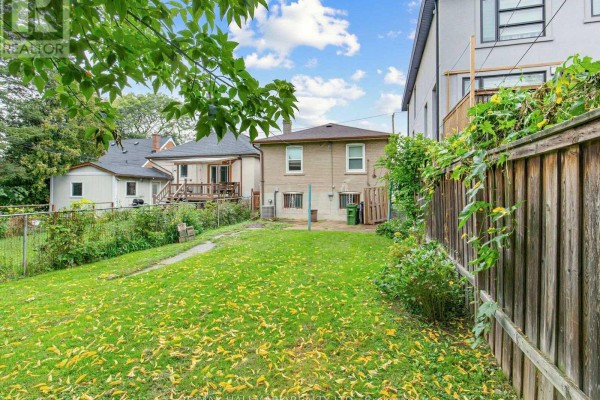 65 Holmstead Avenue, Toronto, ON M4B1T3 Photo 5