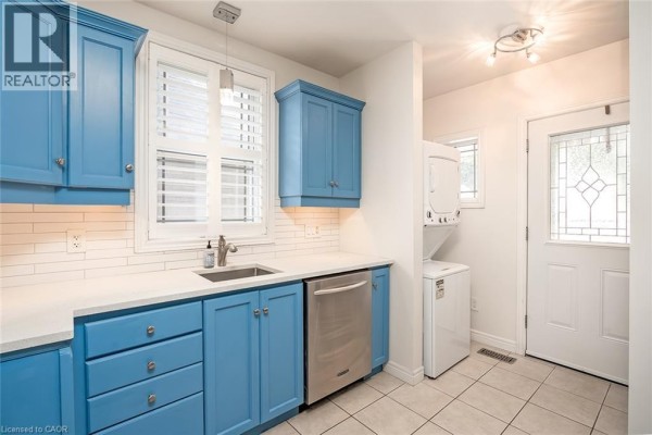 Kitchen - 65 Kenilworth Avenue S, Hamilton, ON L8K2T1 Photo 5