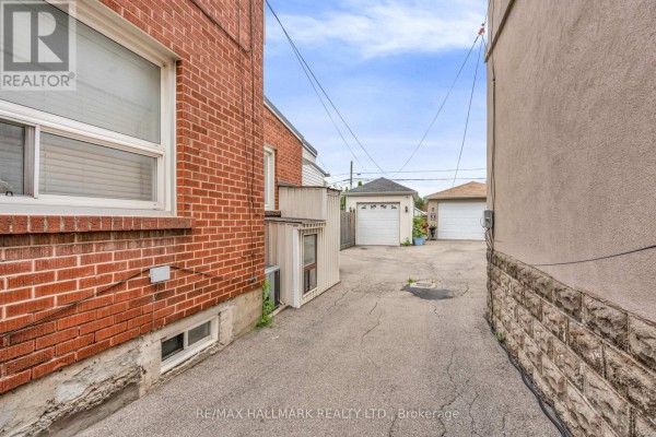65 Kirknewton Road, Toronto, ON M6E3X9 Photo 2