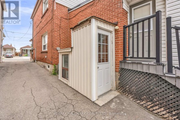 65 Kirknewton Road, Toronto, ON M6E3X9 Photo 3