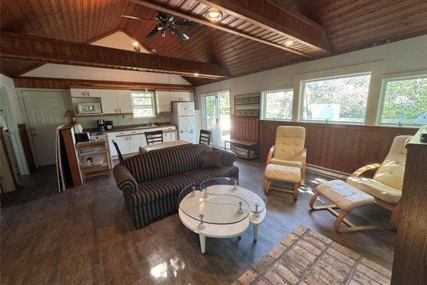 65 Lakeview Avenue, Grand Marais, MB, photo 2