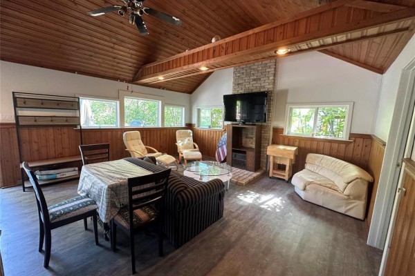 65 Lakeview Avenue, Grand Marais, MB, photo 3