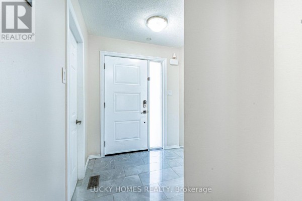 65 Lyfytt Crescent, Barrie, ON, photo 3