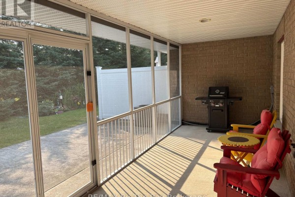 Kitchen - 65 Meadow Lane, Wasaga Beach, ON L9Z0A3 Photo 2