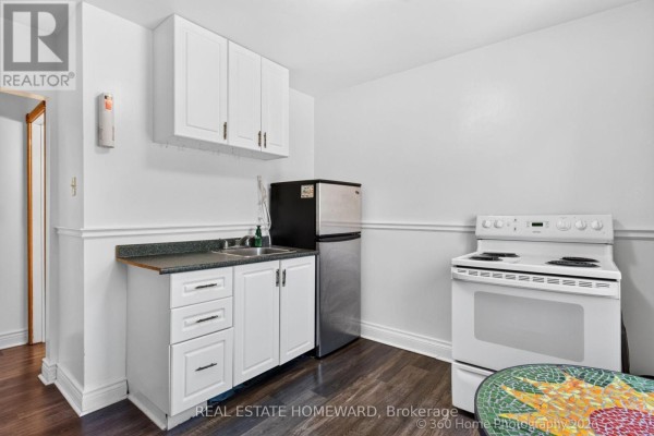 Kitchen - 65 Natal Avenue, Toronto, ON M1N3V5 Photo 4