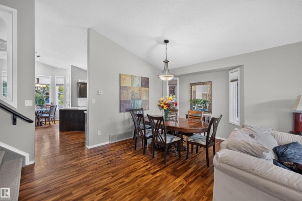 Family room - 65 Nottingham Bv, Sherwood Park, AB T8A5P1 Photo 4