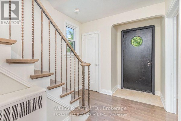 Kitchen - 65 Prince Charles Drive, Toronto, ON M6A2H4 Photo 2