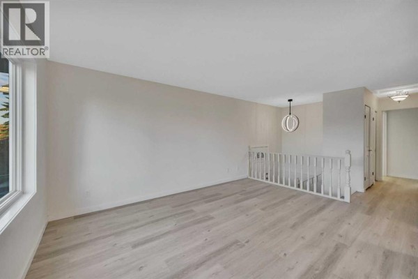 Dining room - 65 Roberts Crescent, Red Deer, AB T4P3K7 Photo 4
