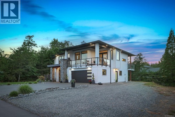 650 Lazo Rd, Comox, BC, photo 3