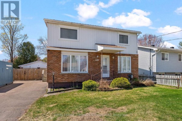 650 Lorne Street W, Laurentian Valley, ON K8A6T6 Photo 3