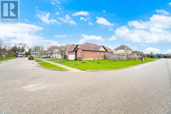 Den - 650 Reid Crescent, North Perth, ON N4W0A1 Photo 4
