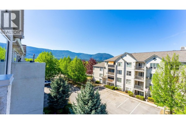 4pc Ensuite bath - 650 Third Street Sw Unit# 408, Salmon Arm, BC V1E1P6 Photo 3
