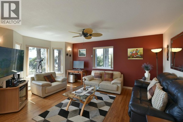 6502 Sunshine Coast Highway, Sechelt, BC V7Z0M9 Photo 2