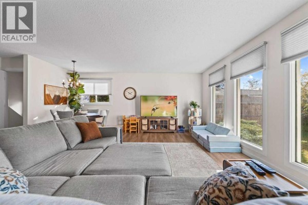 Primary Bedroom - 6508 Enevold Drive, Camrose, AB T4V3R8 Photo 4