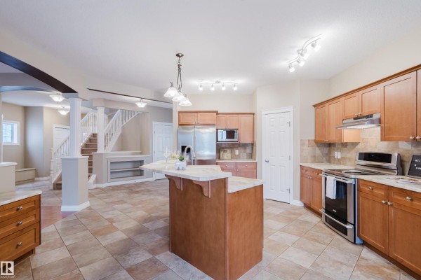 Kitchen - 652 Crimson Dr, Sherwood Park, AB T8H0B1 Photo 3