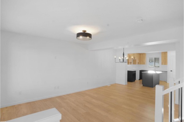 Primary Bedroom - 652 Uplands Dr Nw, Edmonton, AB T6M3L9 Photo 4