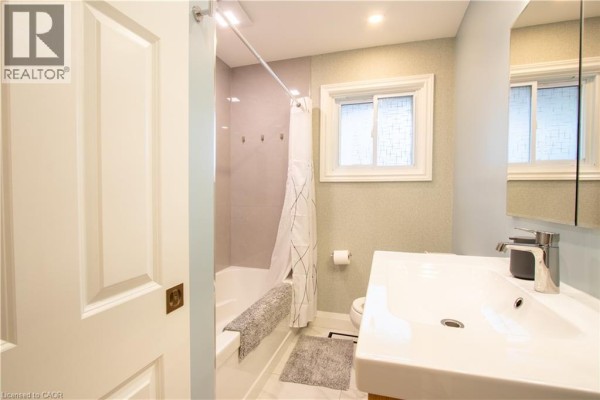 652 Upper Wentworth Street, Hamilton, ON, photo 3
