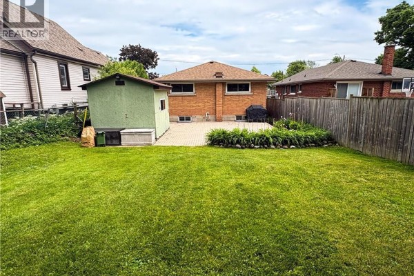 Family room - 652 Upper Wentworth Street, Hamilton, ON L9A4V3 Photo 5
