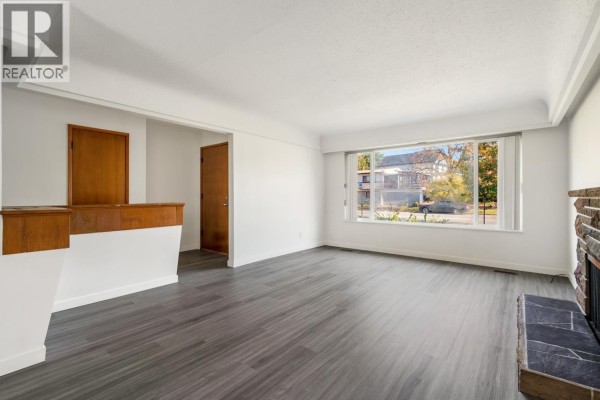6527 Tyne Street, Vancouver, BC V5S3L9 Photo 4