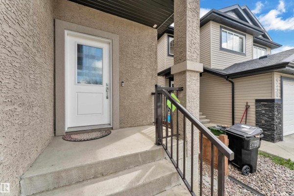 Primary Bedroom - 6529 172 Av Nw, Edmonton, AB T5Y3R1 Photo 4