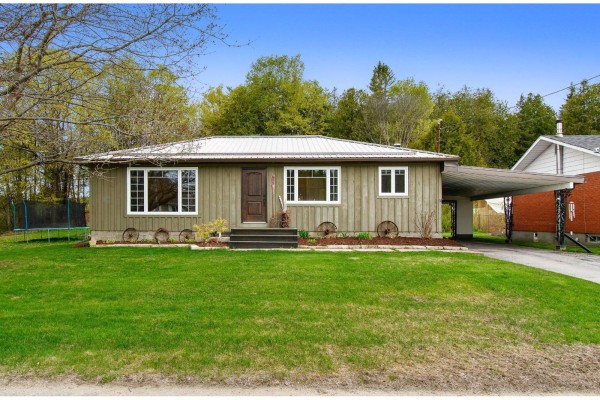 Residential for sale at 653 Rue Principale, Bryson, QC - MLS® qGcEso