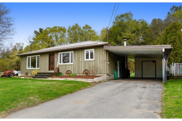 653 Rue Principale, Bryson, QC, photo 2