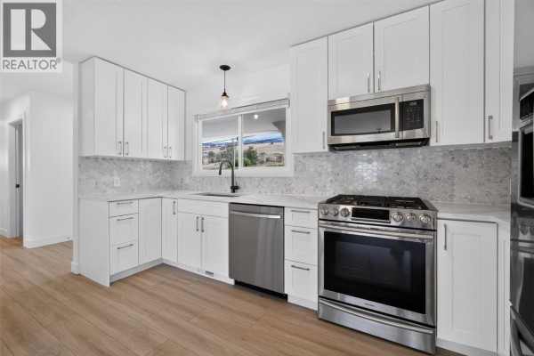 Kitchen - 6531 Longacre Drive, Vernon, BC V1H1H9 Photo 4