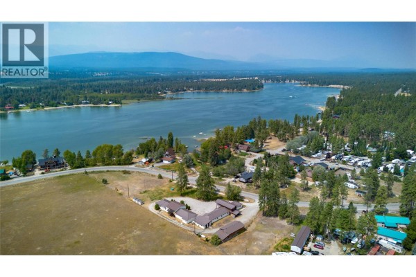 6532 Wasa Lake Park Drive, Wasa, BC V0B2K0 Photo 5