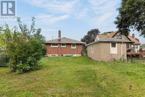 Bedroom 3 - 6534 Riall Street, Niagara Falls, ON L2J1Z6 Photo 4