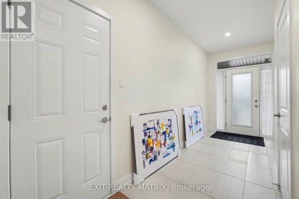 656 Putney Crescent, Ottawa, ON K2S2N7 Photo 4