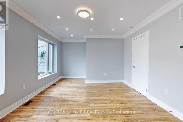 656 Sheppard Avenue W, Toronto, ON M3H2S5 Photo 3