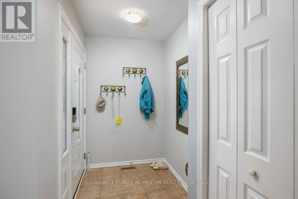 Bedroom 2 - 6564 Charnwood Avenue, Niagara Falls, ON L2H1Y9 Photo 4
