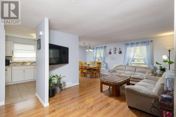 Primary Bedroom - 6564 Charnwood Avenue, Niagara Falls, ON L2H1Y9 Photo 5