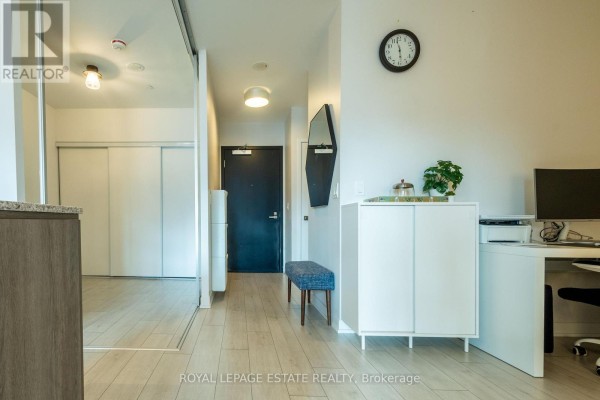 Den - 657 - 31 Tippett Road, Toronto, ON M3H0C8 Photo 5