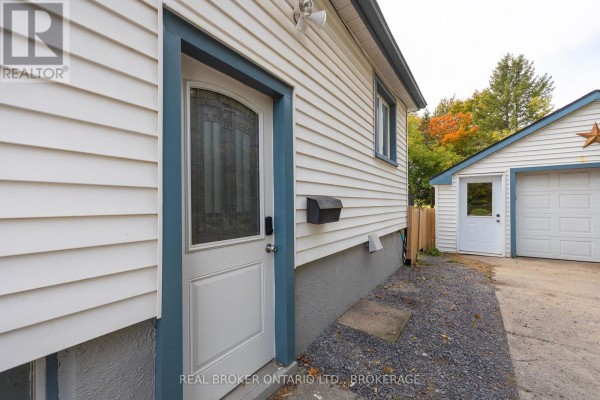 Foyer - 657 Collins Bay Road, Kingston, ON K7M5G7 Photo 4
