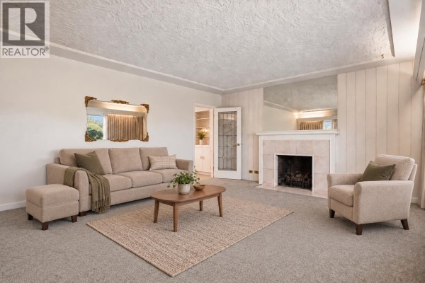 657 E Keith Road, North Vancouver, BC V7L1W4 Photo 4
