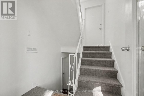 657 Golden Avenue, Ottawa, ON K2A2G3 Photo 4