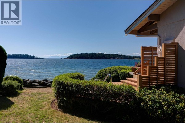 6577 Sunshine Coast Highway, Sechelt, BC V7Z0T1 Photo 3