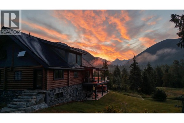 Bedroom - 6580 Highway 6, Ymir, BC V0G2K0 Photo 2