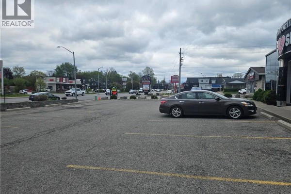 6580 Lundy's Lane, Niagara Falls, ON, photo 3