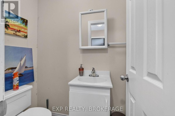 Bathroom - 659 Sussex Boulevard, Kingston, ON K7M5A9 Photo 5