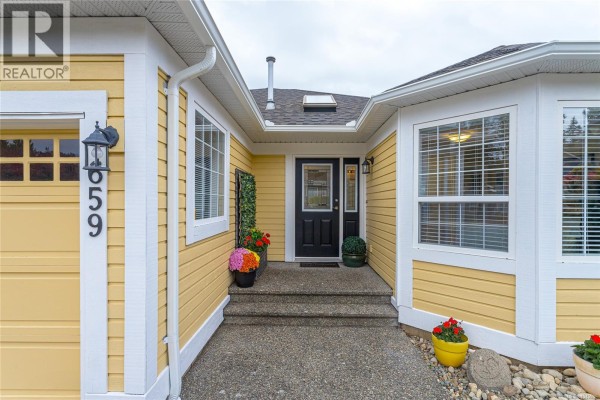 Entrance - 659 Windward Way, Qualicum Beach, BC V9K2K4 Photo 3
