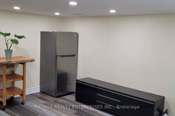 Kitchen - 65a Chambers Avenue, Toronto, ON M6N3M1 Photo 2