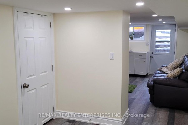 65a Chambers Avenue, Toronto, ON M6N3M1 Photo 5