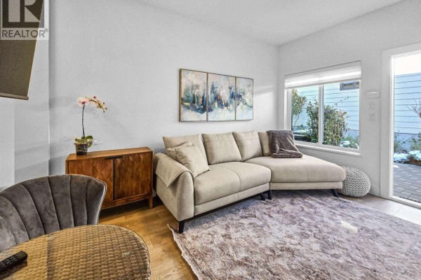 65xx Kitchener Street, Burnaby, BC V5B2J7 Photo 2