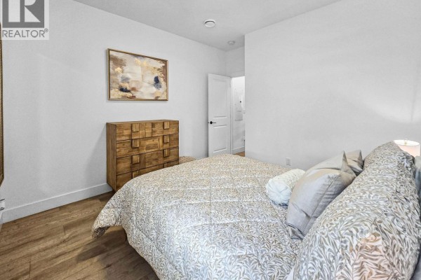 65xx Kitchener Street, Burnaby, BC V5B2J7 Photo 3