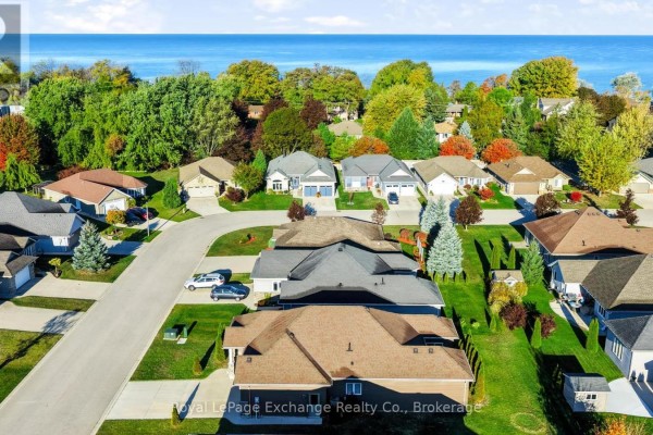 Kitchen - 66 - 524 Stornoway Street, Huron Kinloss, ON N2Z0A4 Photo 3