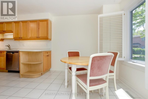 Family room - 66 - 5480 Glen Erin Drive, Mississauga, ON L5M5R3 Photo 5