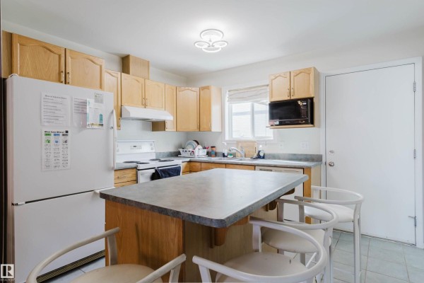 Kitchen - #66 10909 106 St Nw, Edmonton, AB T5H4M7 Photo 3