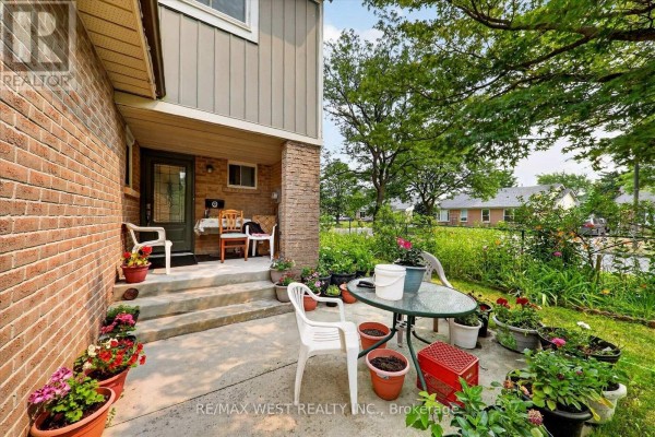 Primary Bedroom - 66 Bushwood Court, Toronto, ON M1B2T1 Photo 4